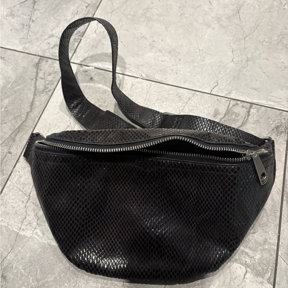 INZI Black Snakeskin Belt Bag